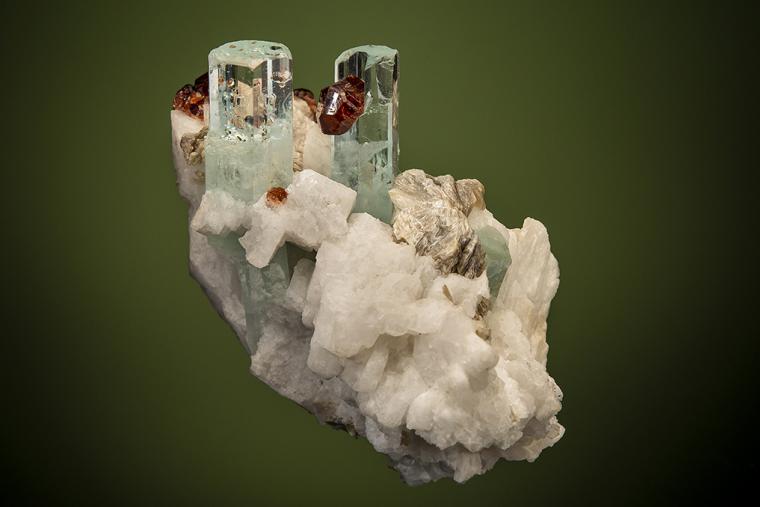 SPESSARTINE on BERYL var. Aquamarine